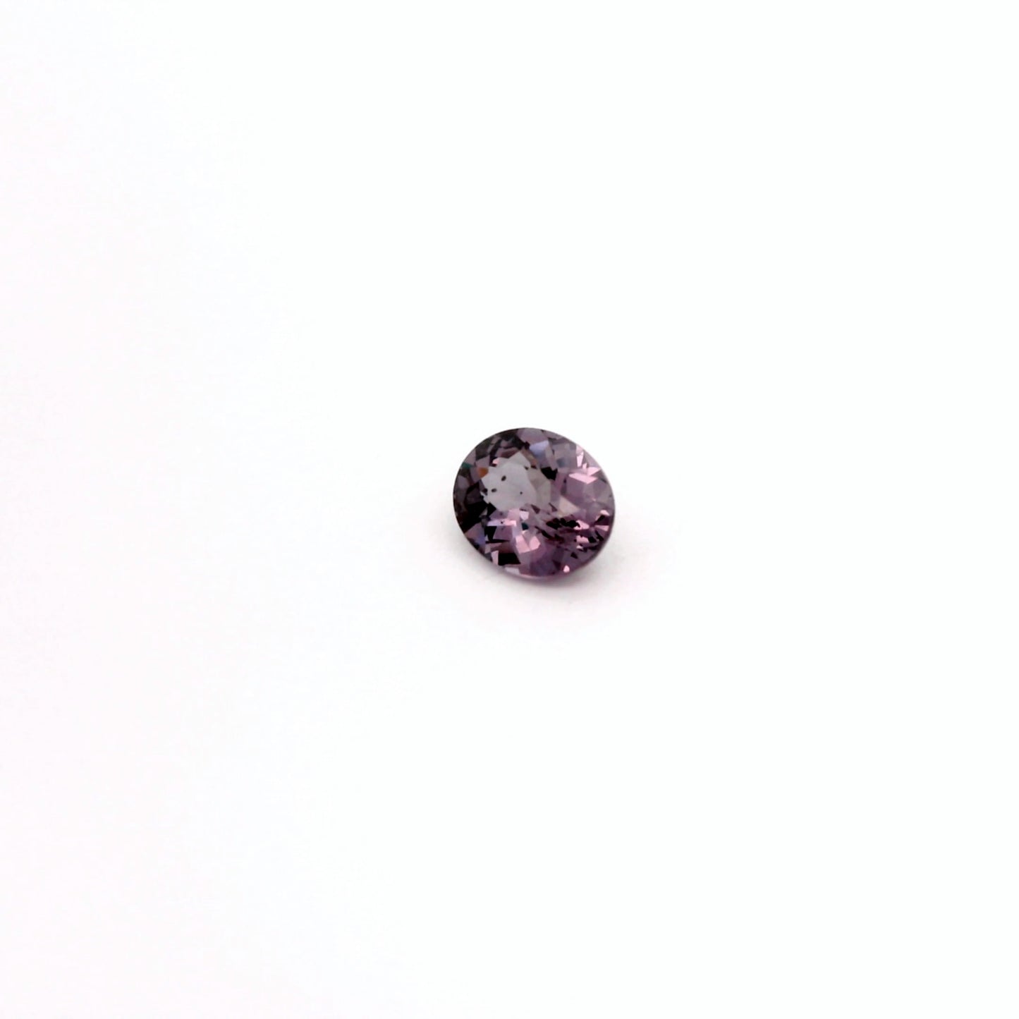 Grenat à Changement de couleur 5.5 x 4.6 mm - 0.59 carat