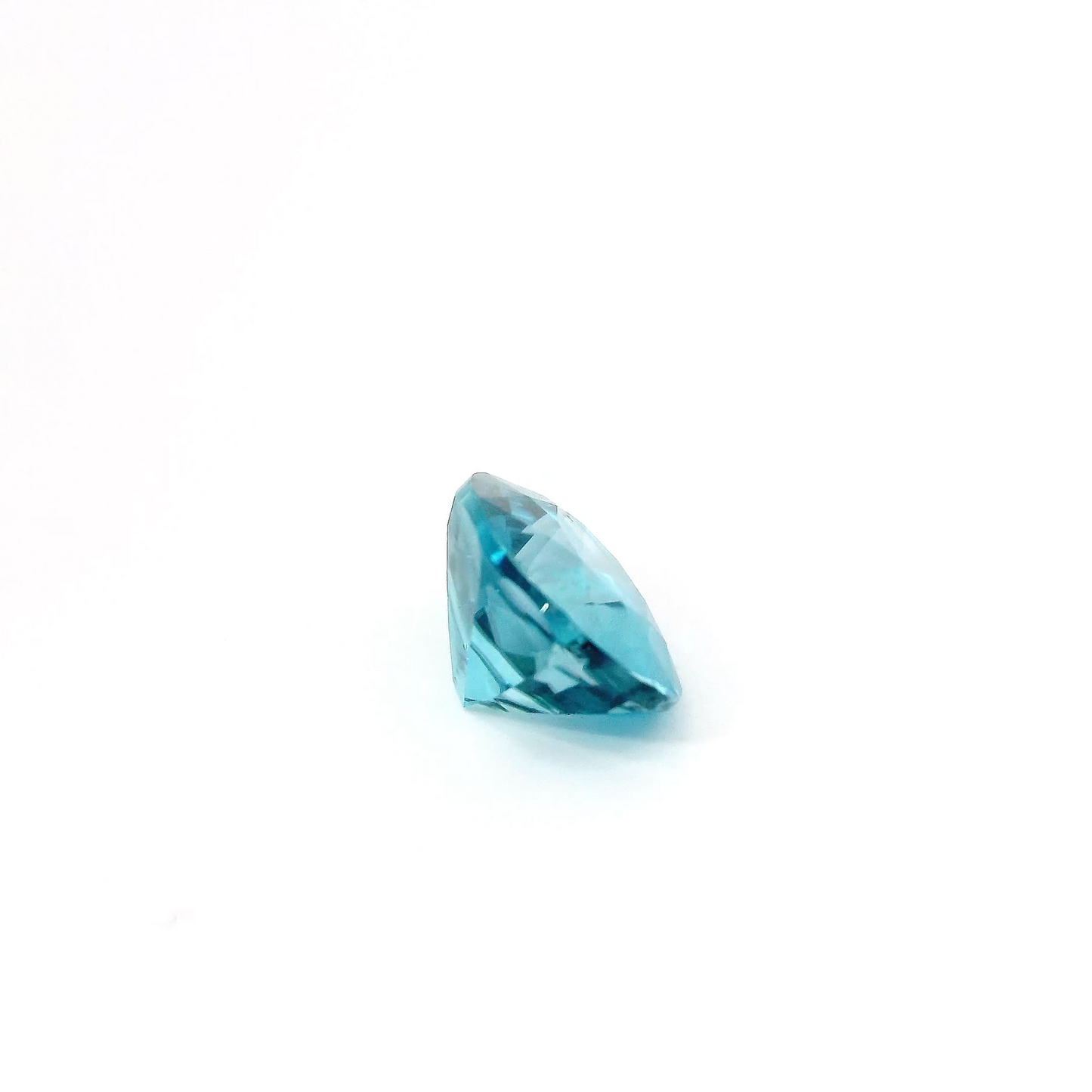 2,21 Karat blauer Zirkon