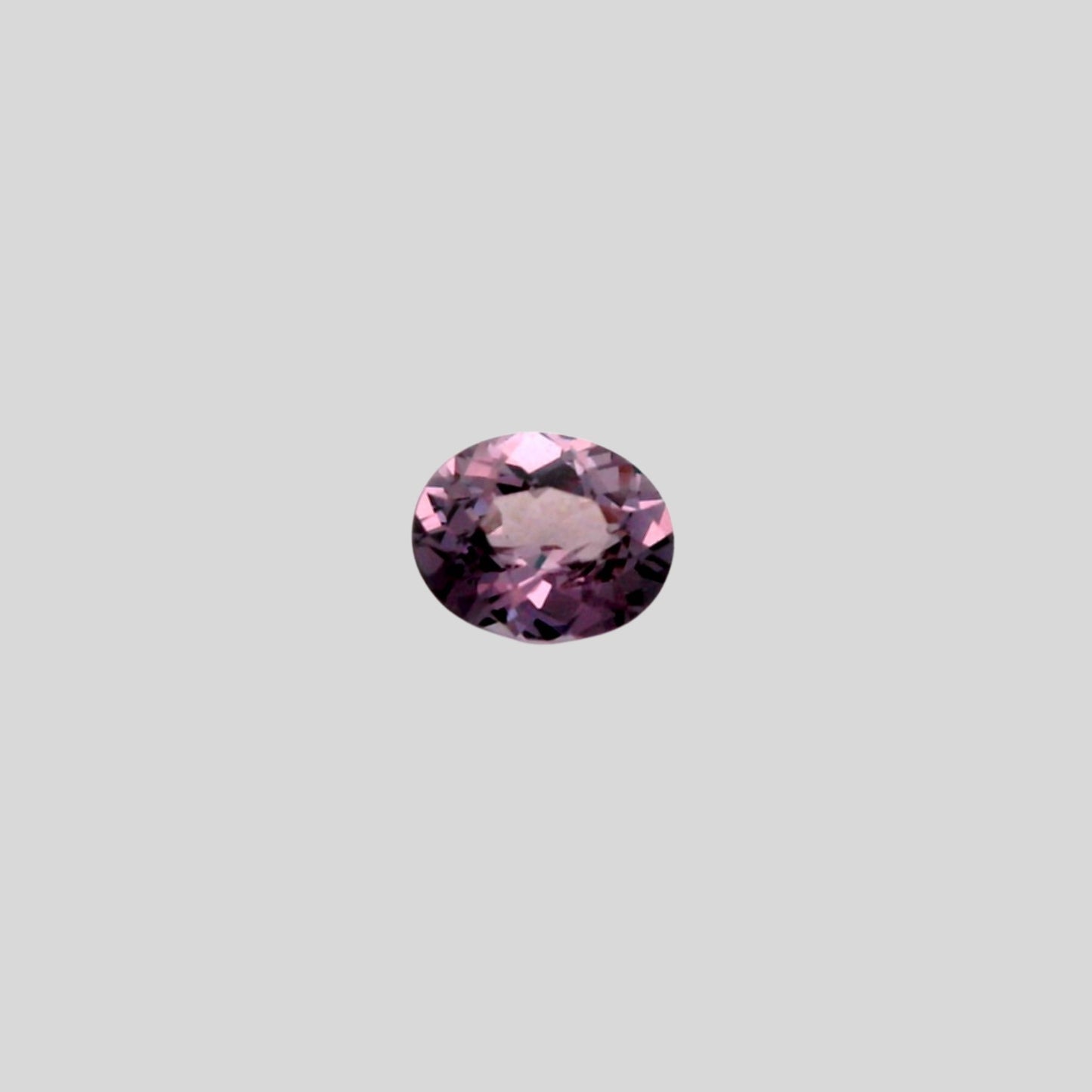 Grenat à Changement de couleur 5.5 x 4.6 mm - 0.59 carat