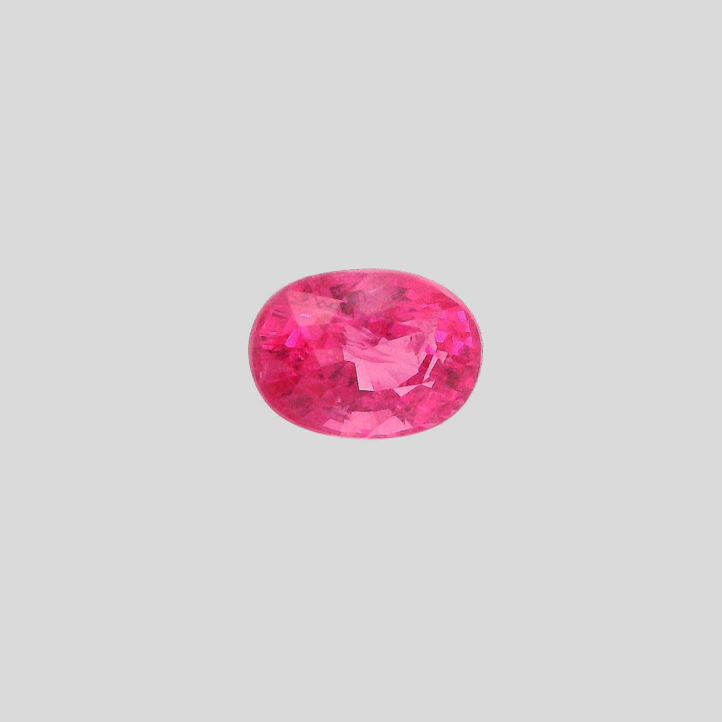 vue de face spinelle rose fushia de mahenge, pierreries gemmes france