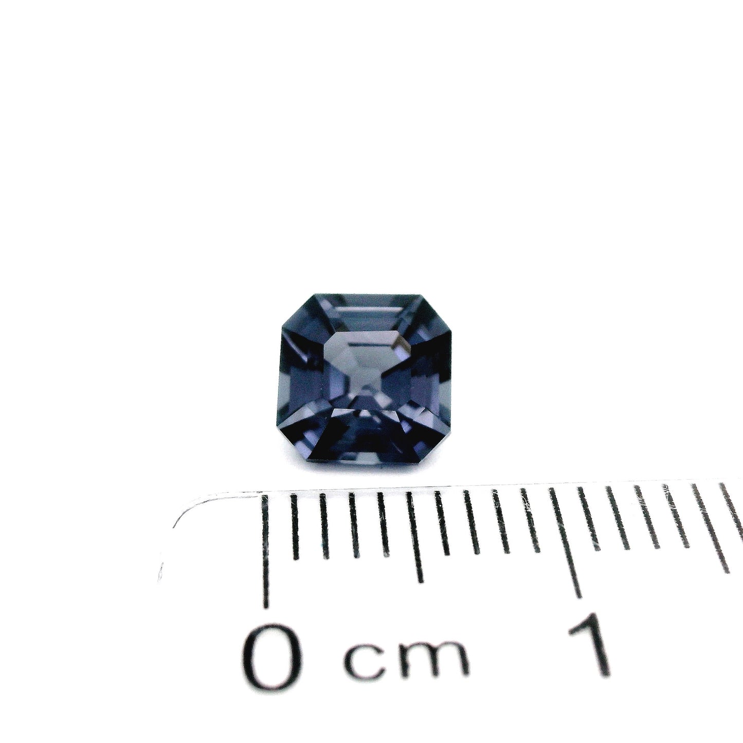 Spinelle gris 1.47 carat