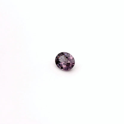 Grenat à Changement de couleur 5.5 x 4.6 mm - 0.59 carat