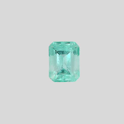 Emeraude verte 0.52 carat, taille émeraude, origine Russie