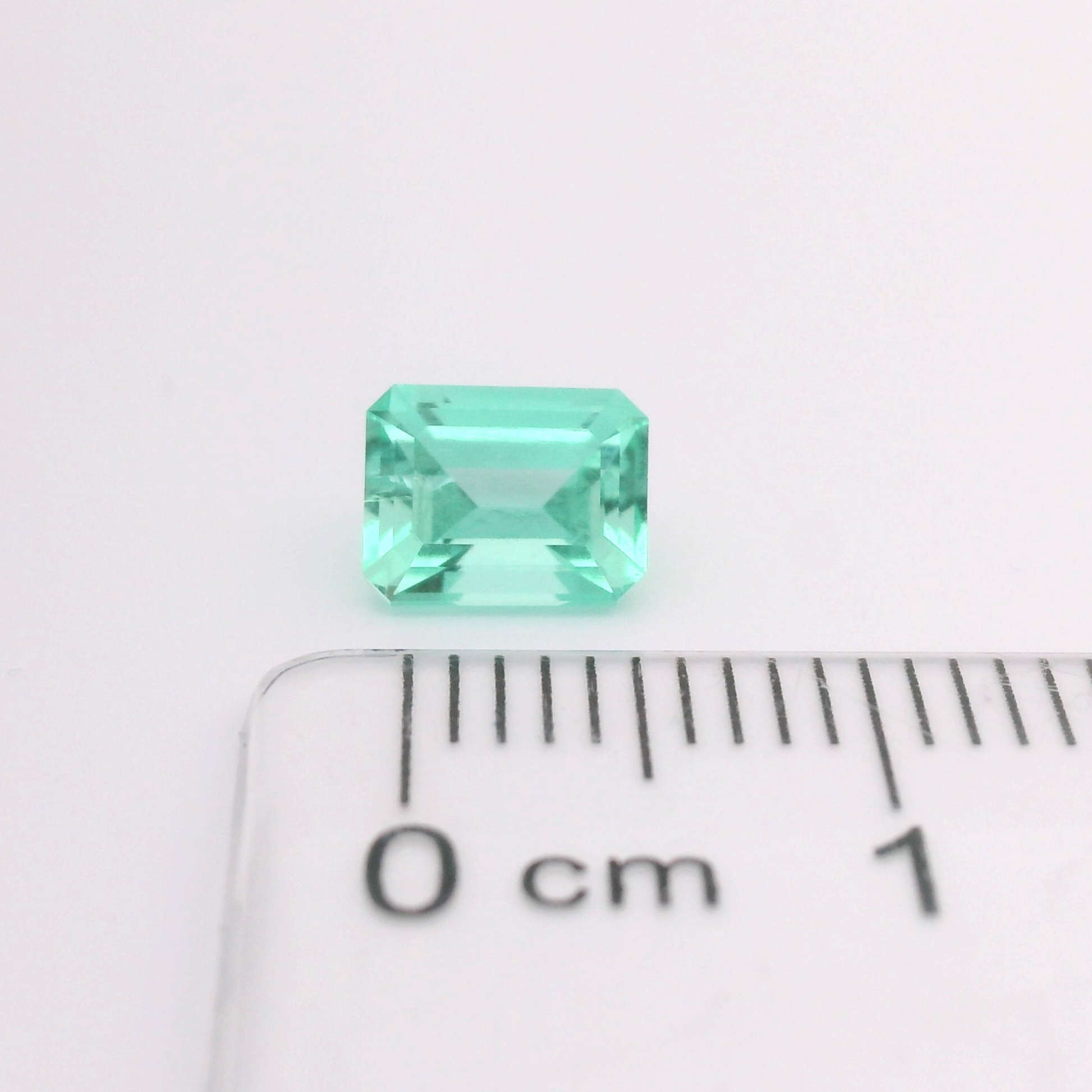 image qui montre les mesures d'une emeraude taille ocotgonale 