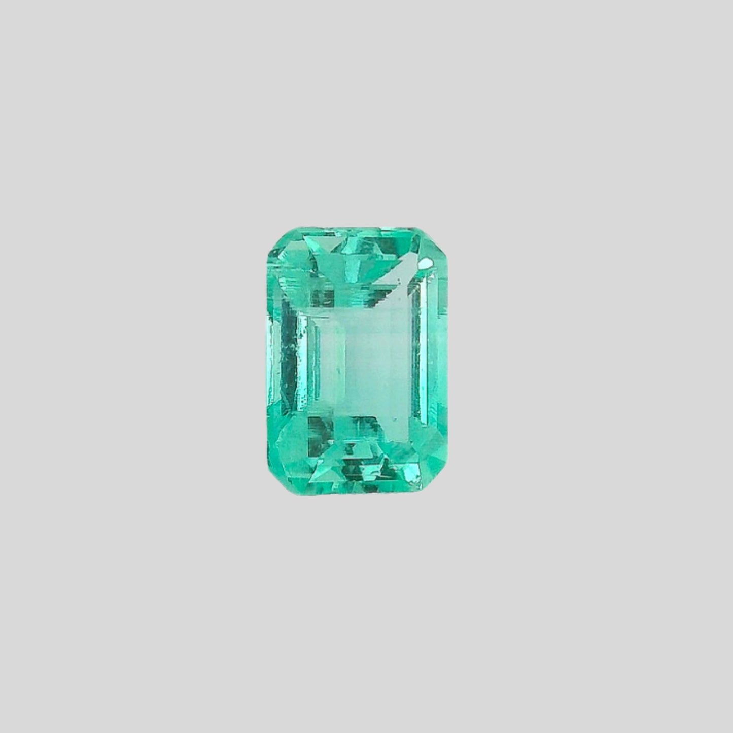 Emeraude de Colombie naturelle 0.93 carat, vue de face