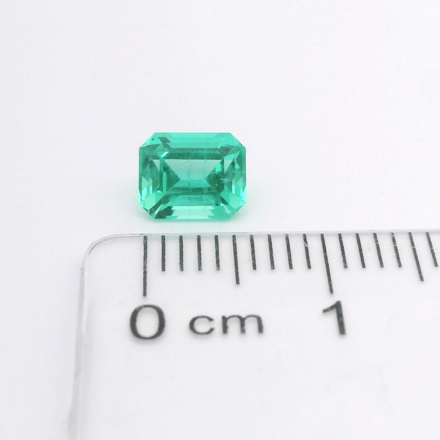 Emerald 0.85 ct (Ural, Russia)