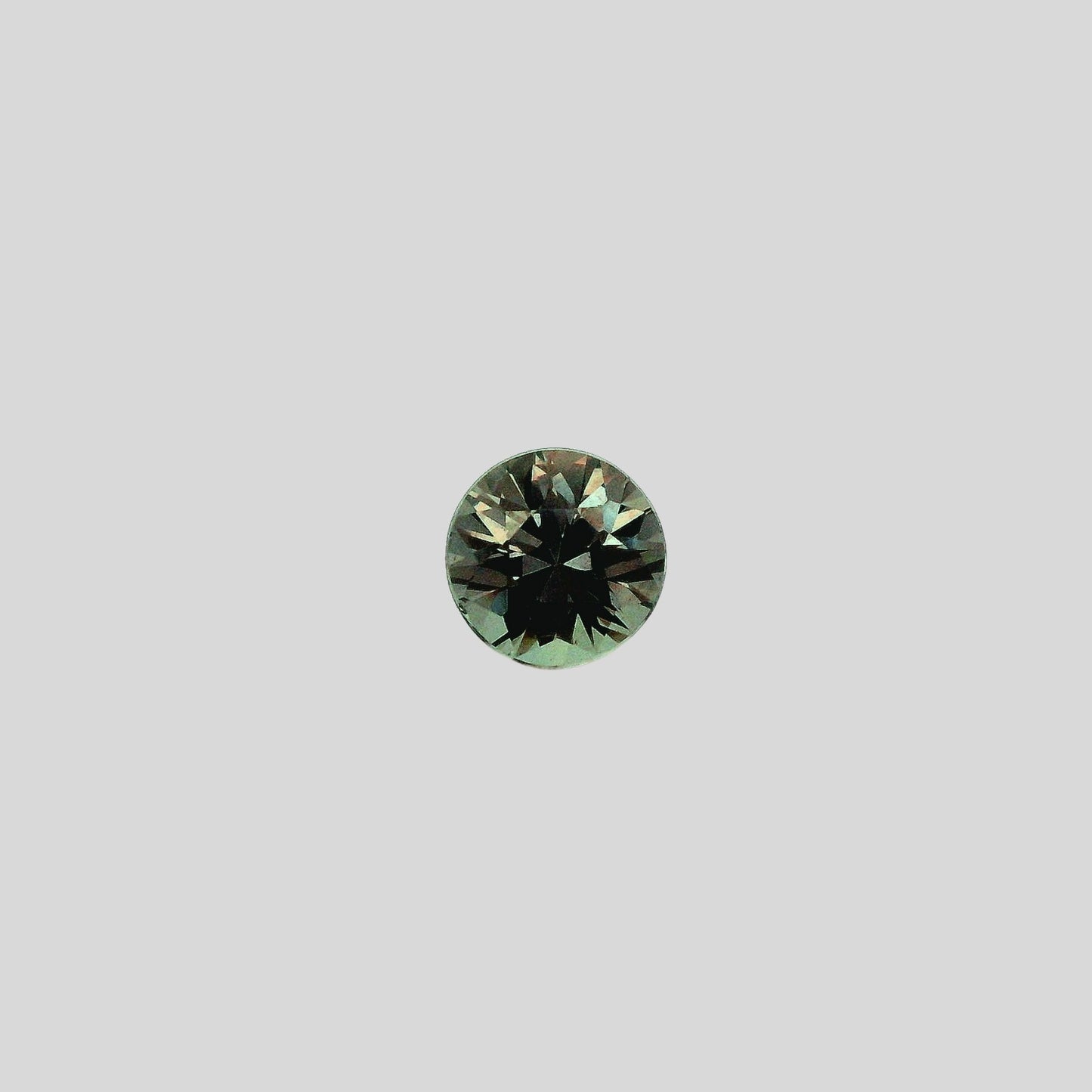 Grenat Color Change 5 mm- 0.72 carat