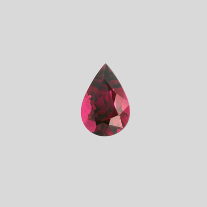 vue de face grenat rhodolite poire 2.66 carats, Malawi, pierreries gemmes france
