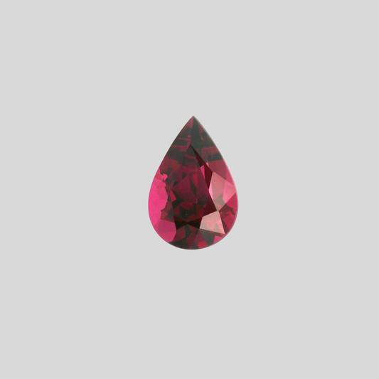 vue de face grenat rhodolite poire 2.66 carats, Malawi, pierreries gemmes france
