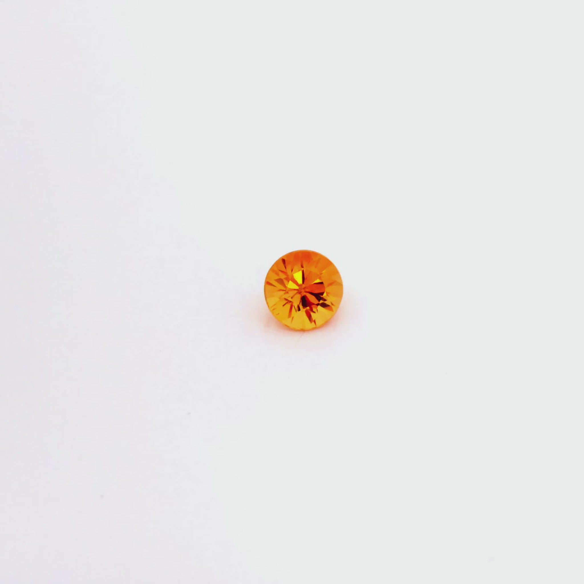 video d'un grenat spéssartite pierreries gemmes france