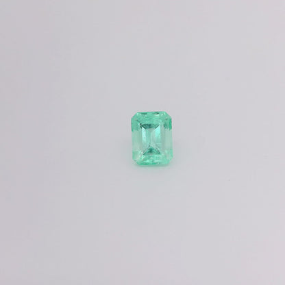Vidéo Emeraude verte 0.52 carat, taille émeraude, origine Russie