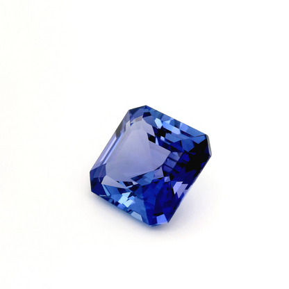 Profil Tanzanite 6,70 cts, forme asscher, couleur violet-bleu, vue globale