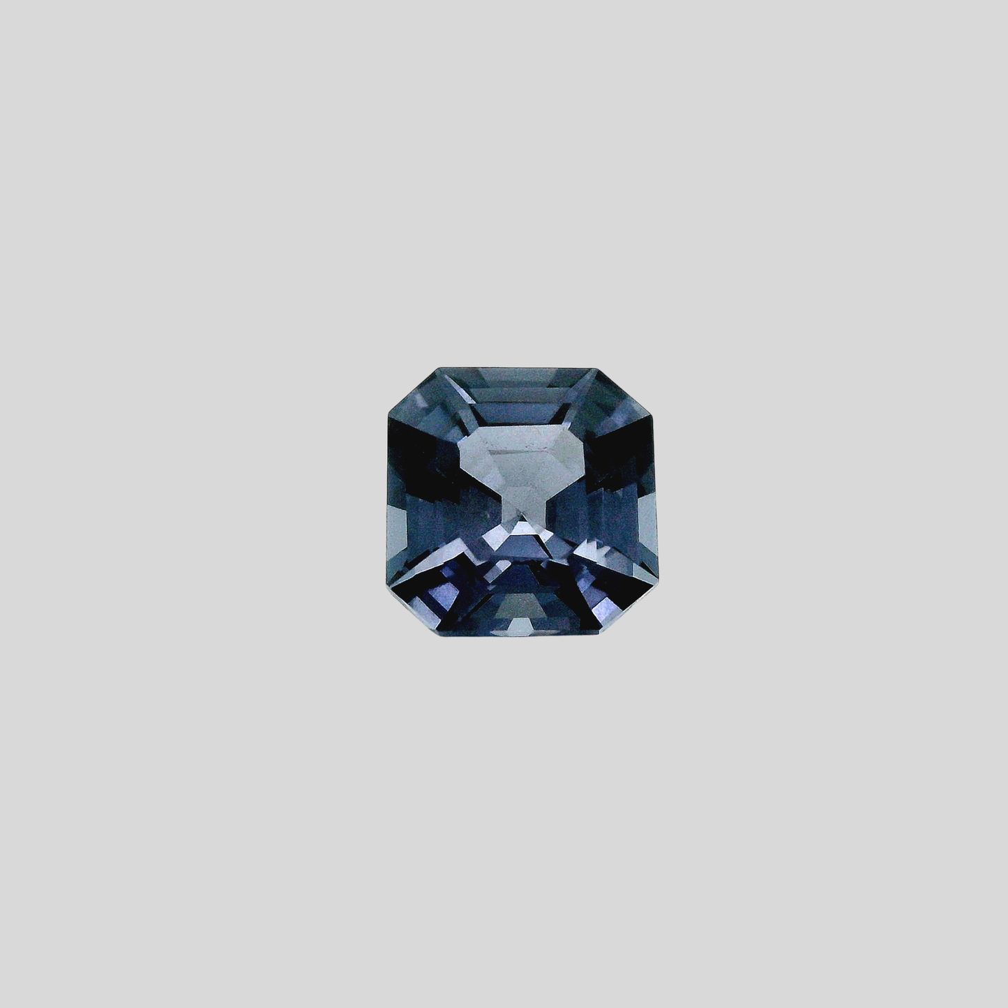 Spinelle gris 1.47 carat