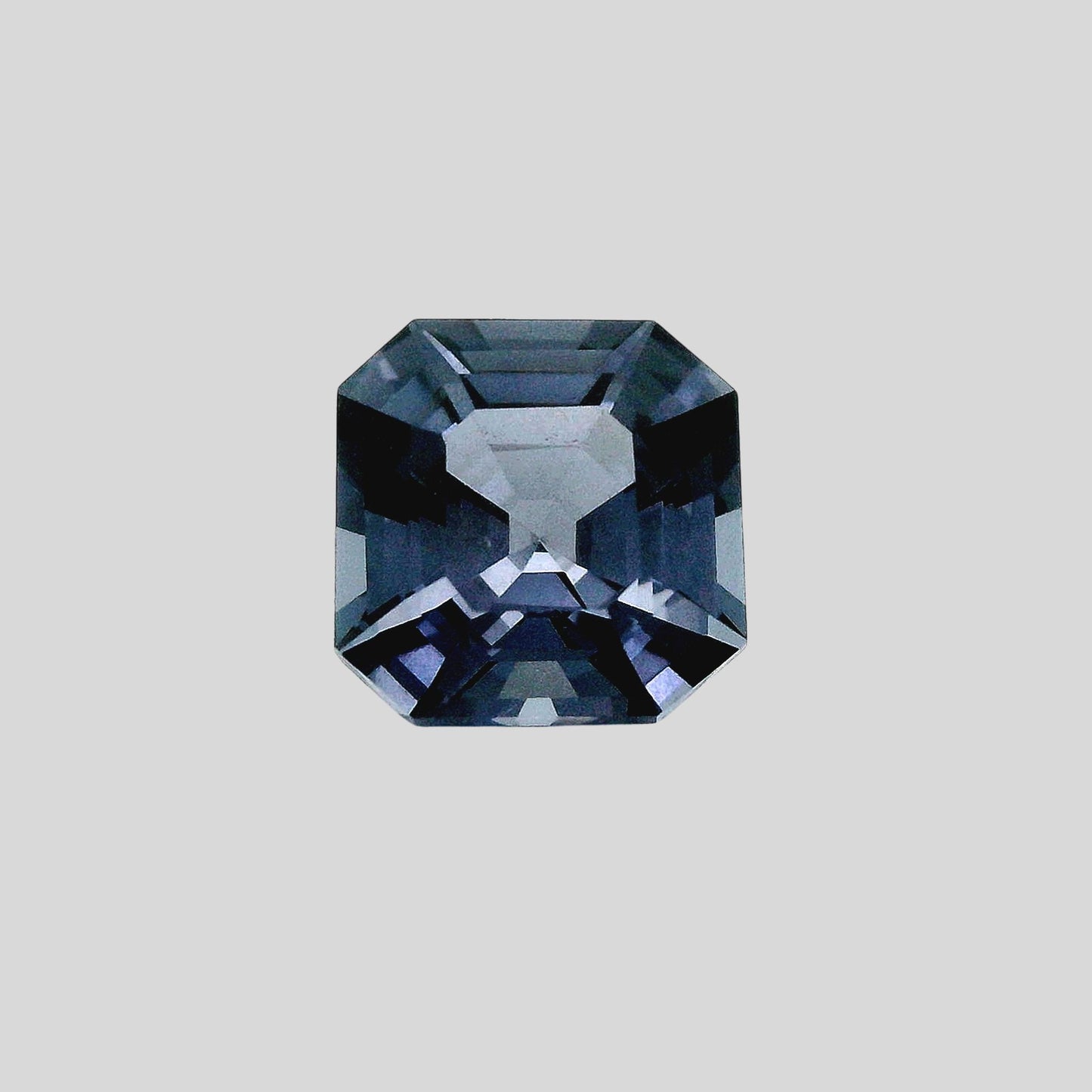 Vue de face spinelle gris bleu taille asscher, pierreries gemmes france