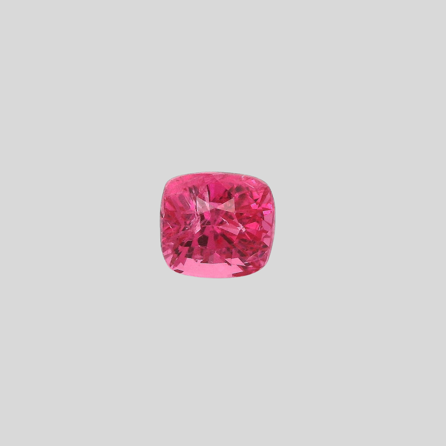 vue de face spinelle rouge de mahenge taille coussin 1.07 carat, pierreries gemmes france