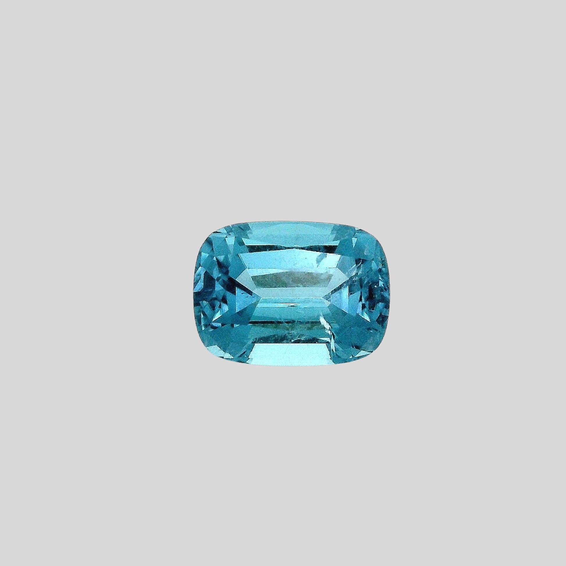 vue de face tourmaline bleue 0.81 carat, taille coussin, afganistan