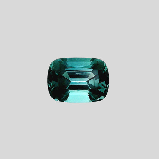 vue de face de tourmaline bleue lagoon, taille coussin, afganistan