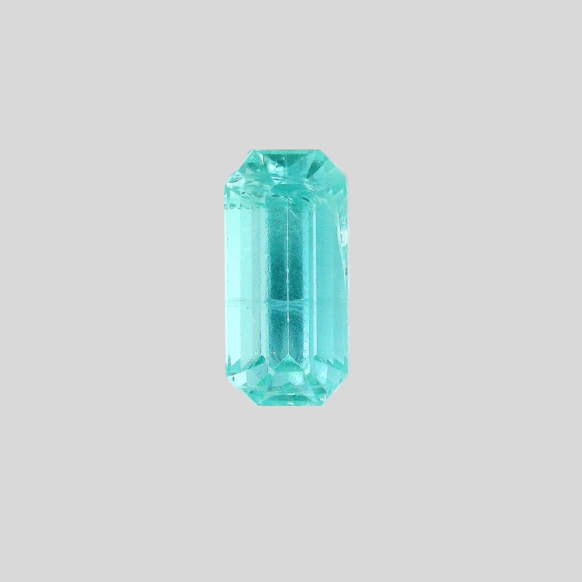 vue de face tourmaline mint, taille émeraude, pierreries-gemmes-france