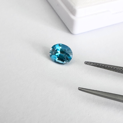 2,21 Karat blauer Zirkon